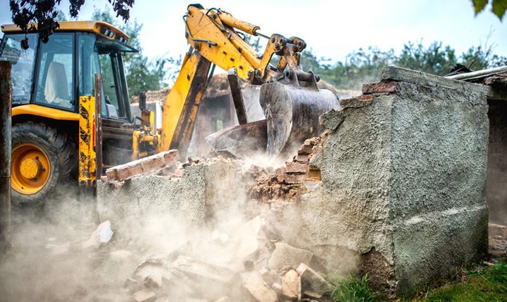 Edifici abusivi, alla Camera riparte l’esame del ddl Falanga